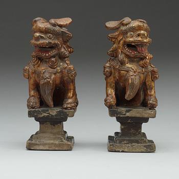 A pair of gilt ceramic figures/censer stick holders, Qing dynasty (1644-1912).