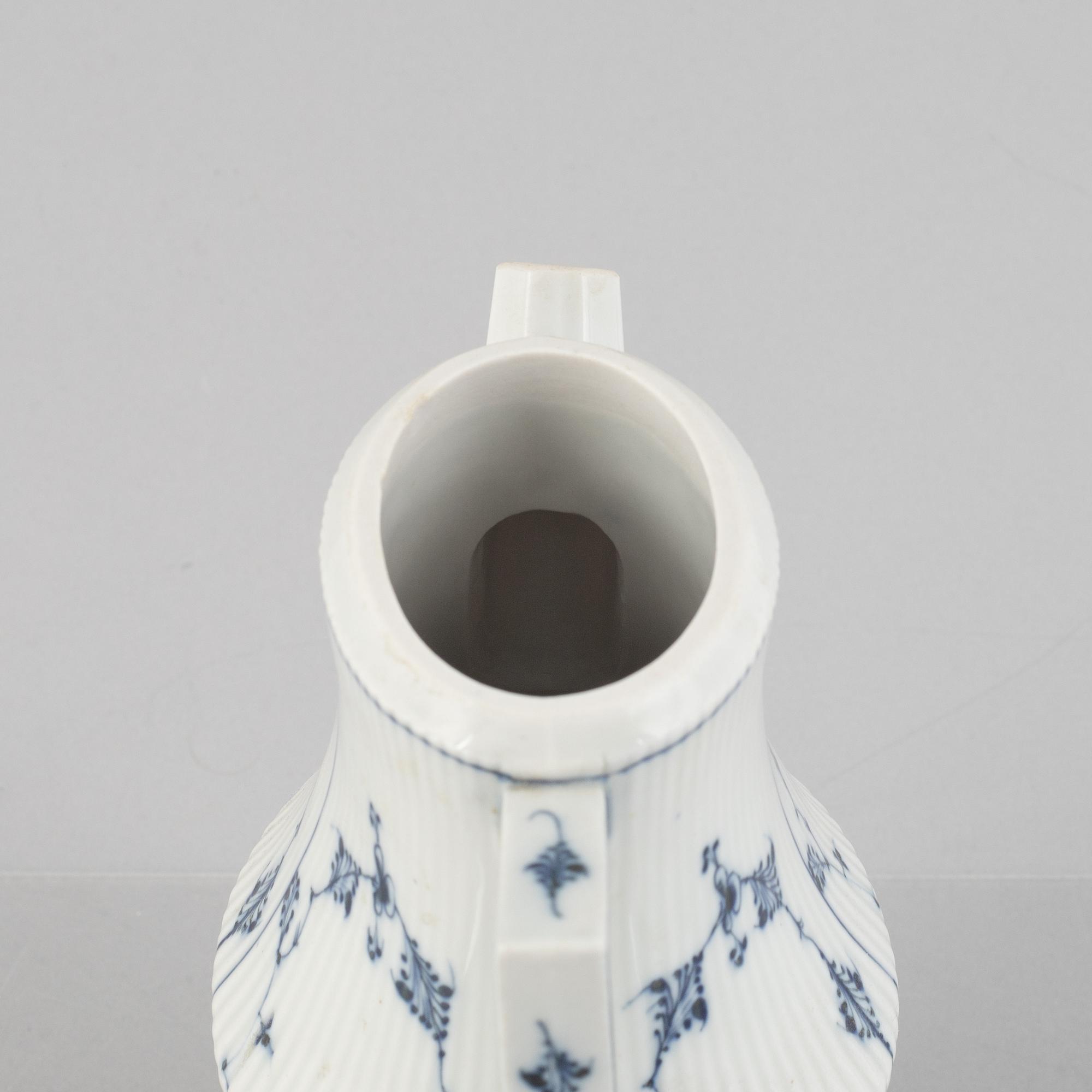 A 'Blue Fluted Plain' / 'Musselmalet rifflet' coffee pot, Royal Copenhagen, around 1800.