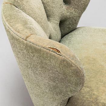 A mid-20th-century armchair.