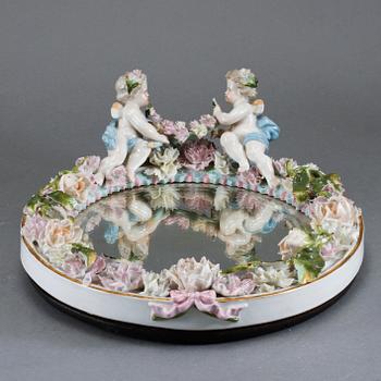 SPEGEL, porslin, omkring 1900.
