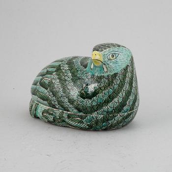 A butter tureen with cover in the shape of a quail, China, 20th Century.