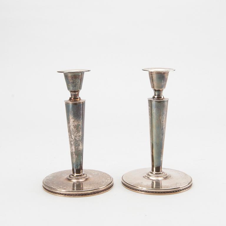 A pair of silver candlesticks. Eric Råström, Stockholm. 1945. Total weight 400 gram.