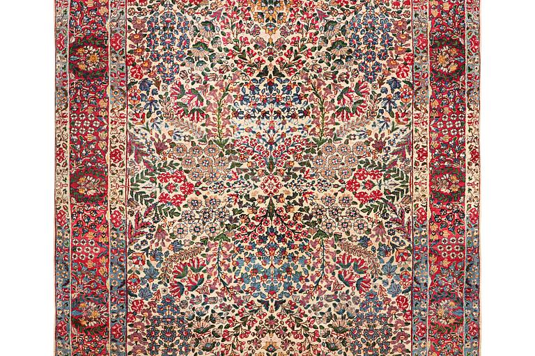 A rug, Kerman Laver, ca 222 x 138 cm.