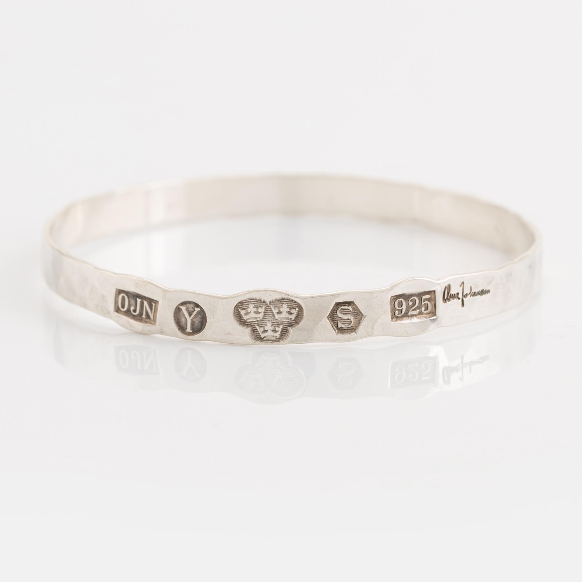 Pendant, pewter, Dansk Smyckekonst and bracelet, sterling silver, Owe Johansson.