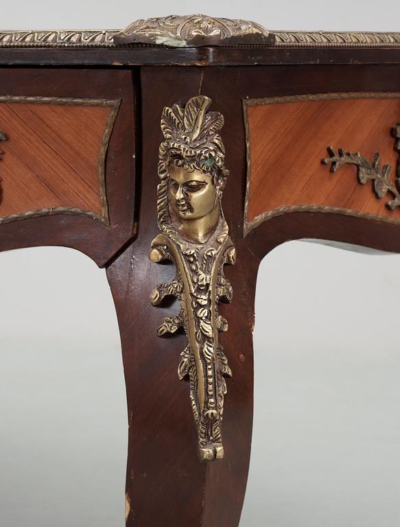 SKRIVBORD, Louis XV-stil, 1900-talets första hälft.