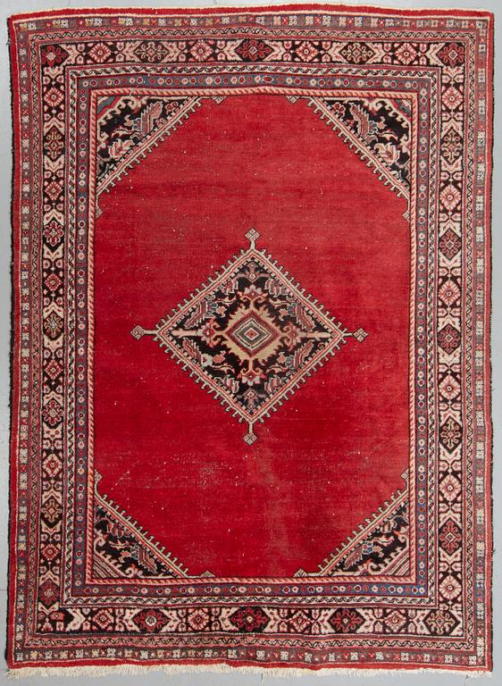 A carpet, semi-antique Mahal, ca 298 x 228 cm.