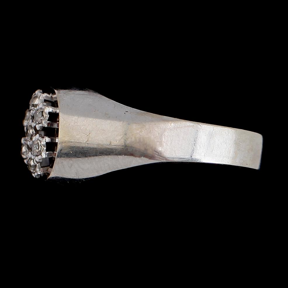 RING, 18K vitguld, briljantslipade diamanter. Vikt ca 3,5 g.