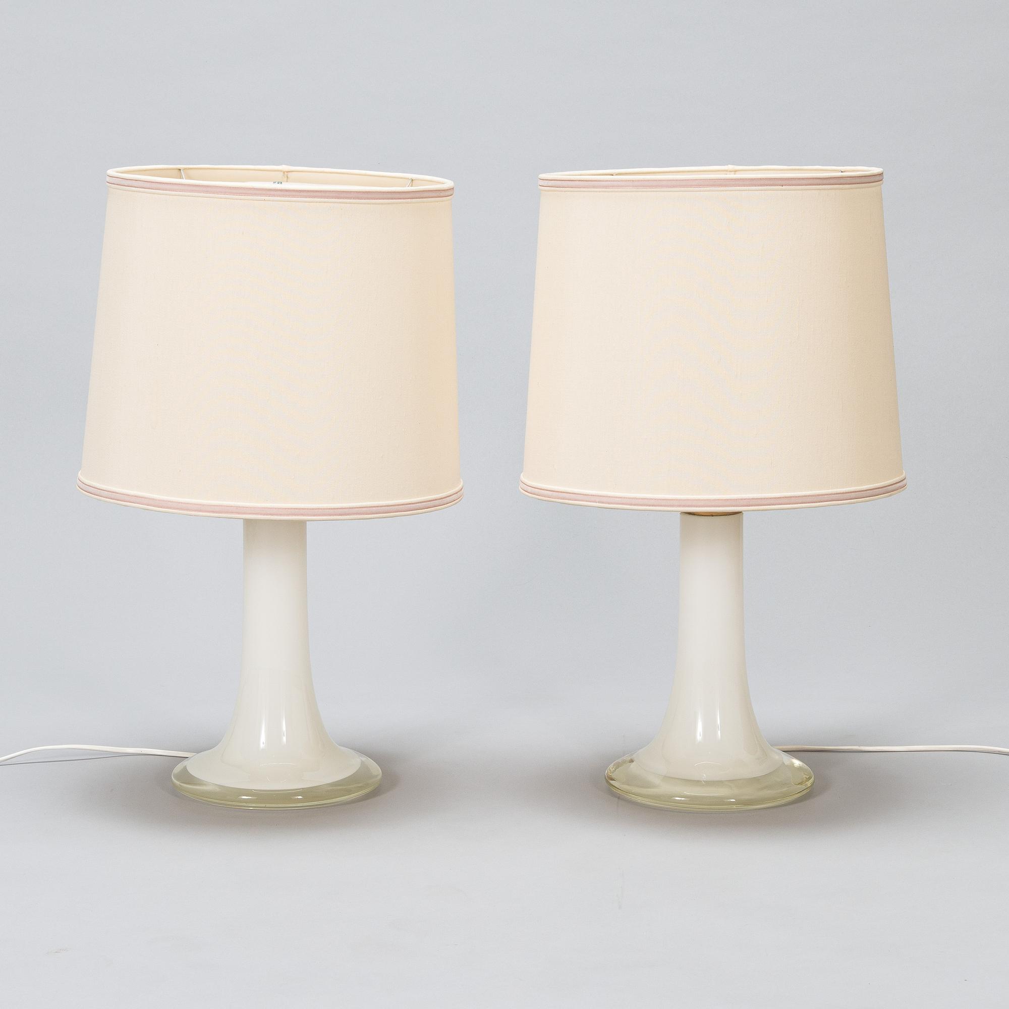 Lisa Johansson-Pape, pöytävalaisinpari, malli 46-017, Stockmann Orno 1900-luvun loppu.