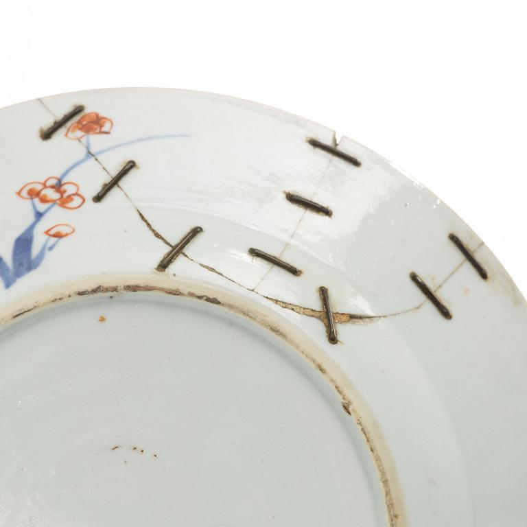 Tallrikar, fyra stycken, porslin, Kina, Qingdynastin, 1700-tal.