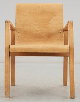 An Alvar AAlto birch plywood armchair, model 51, Huoneakalu-ja Rakennustyötehdas Oy, Artek, Finland.