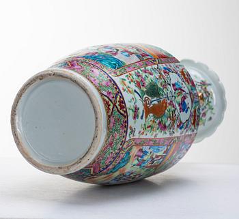 A famille rose Canton vase, Qing dynasty, 19th Century.