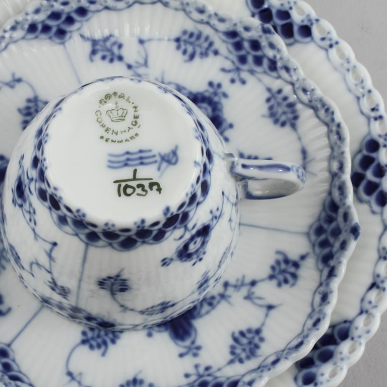 KAFFESERVISDELAR, 14 delar, "Musselmalet", Royal Copenhagen, Danmark, 1900-talets andra hälft.