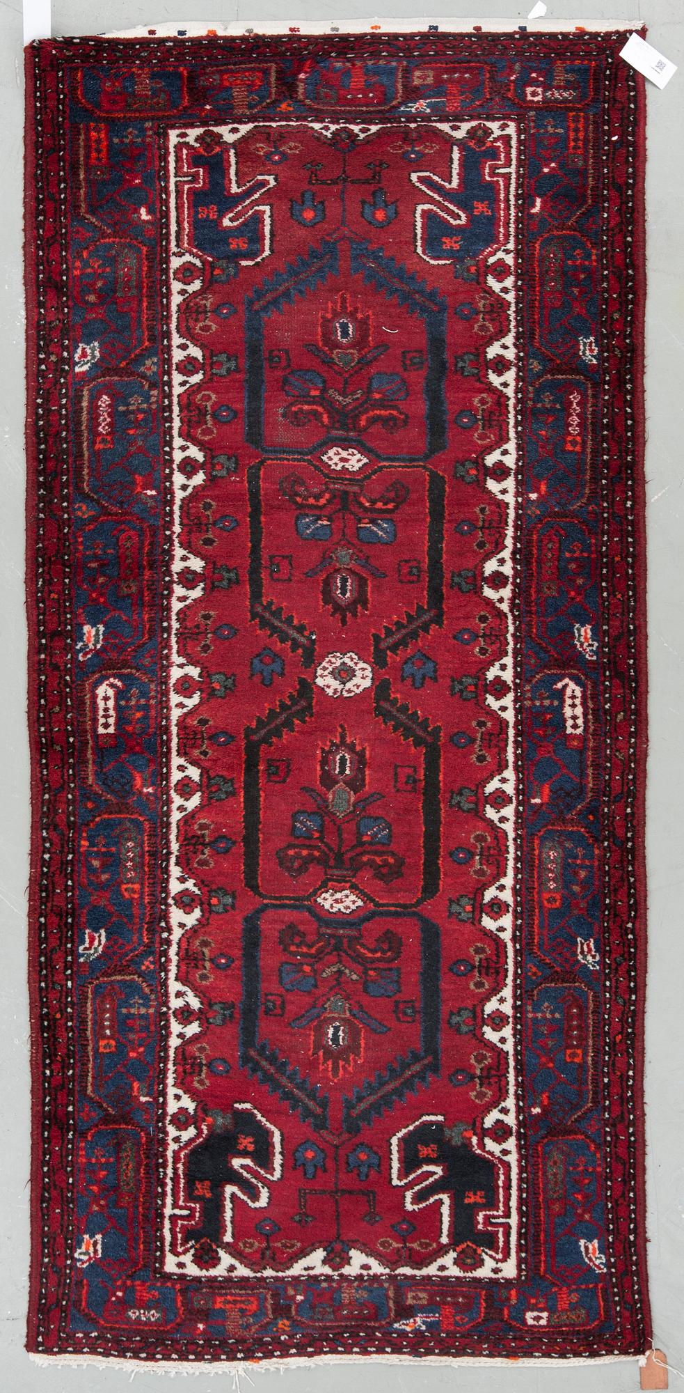 MATTA, Hamadan. Ca 219x102 cm.