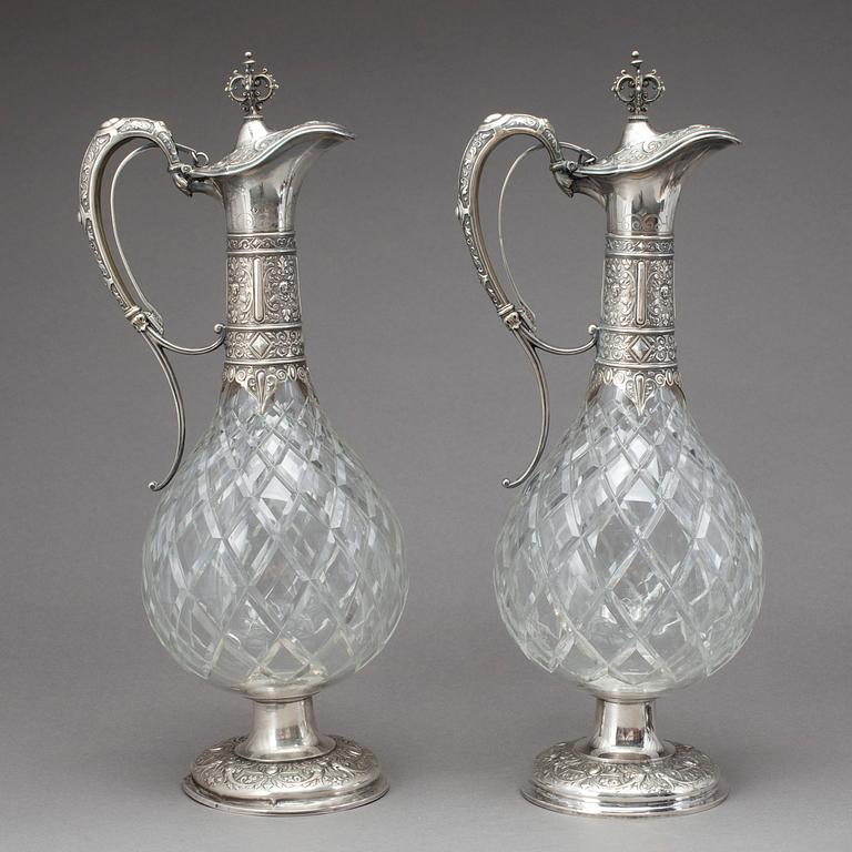 KARAFFER, silver och glas, ett par, Tyskland. Nyrenässans. 1877.