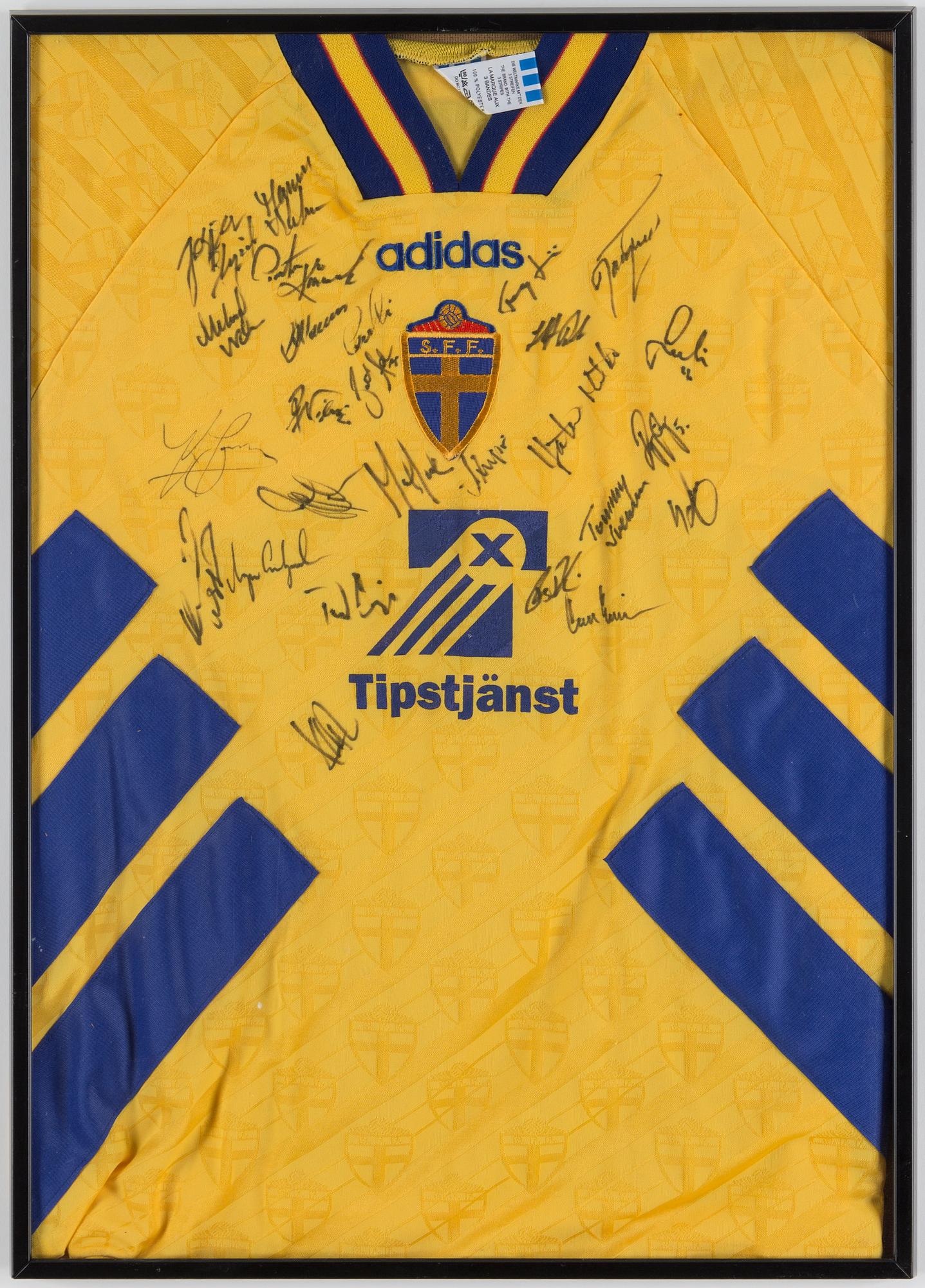LANDSLAGSTRÖJA, Sveriges fotbollslandslag, herrar, med autografer, 1994.