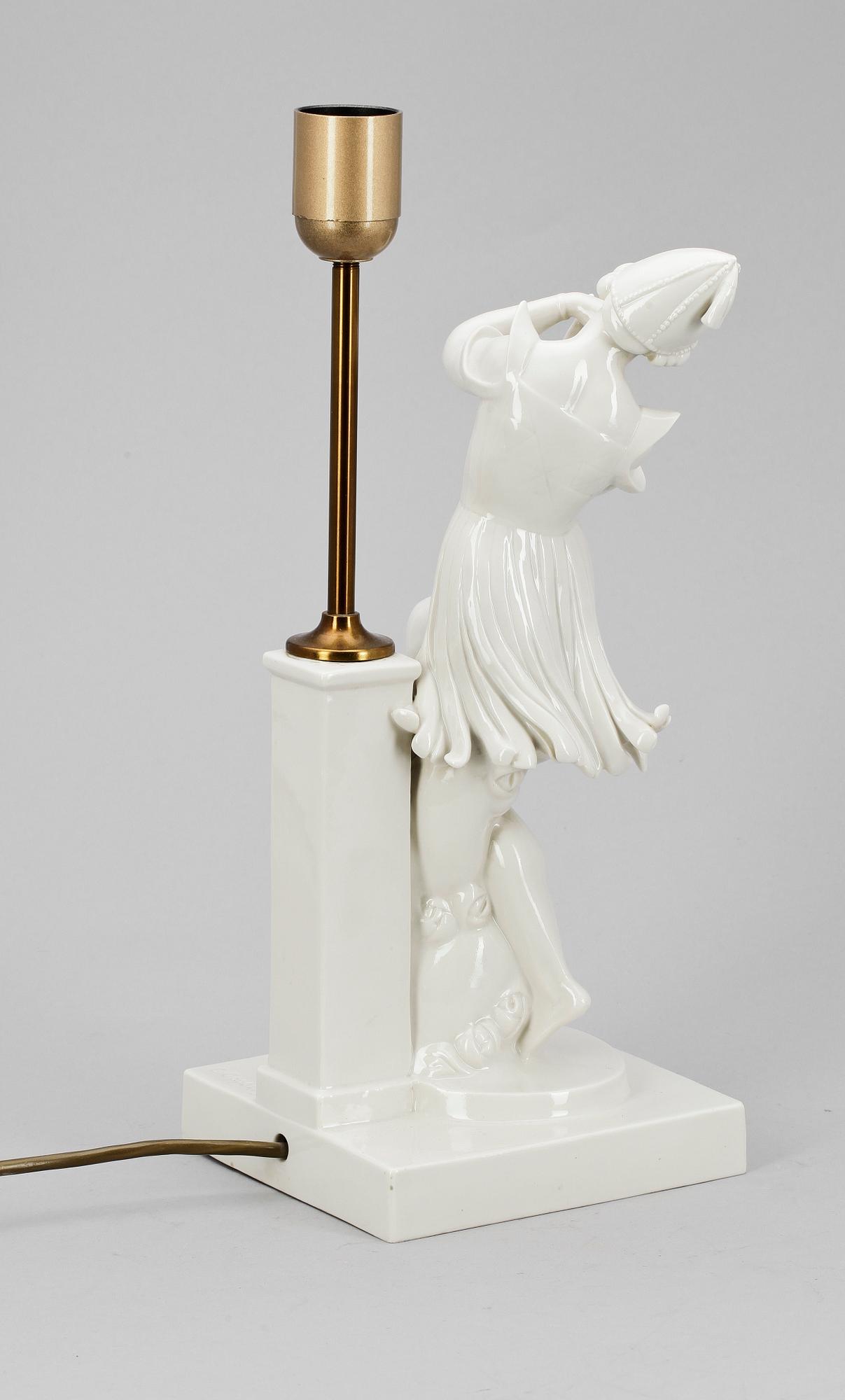 BORDSLAMPA, porslin, Schwarzburger-Werk-Staetten, inpressad sign för Gustav Oppel. 1920-tal.
