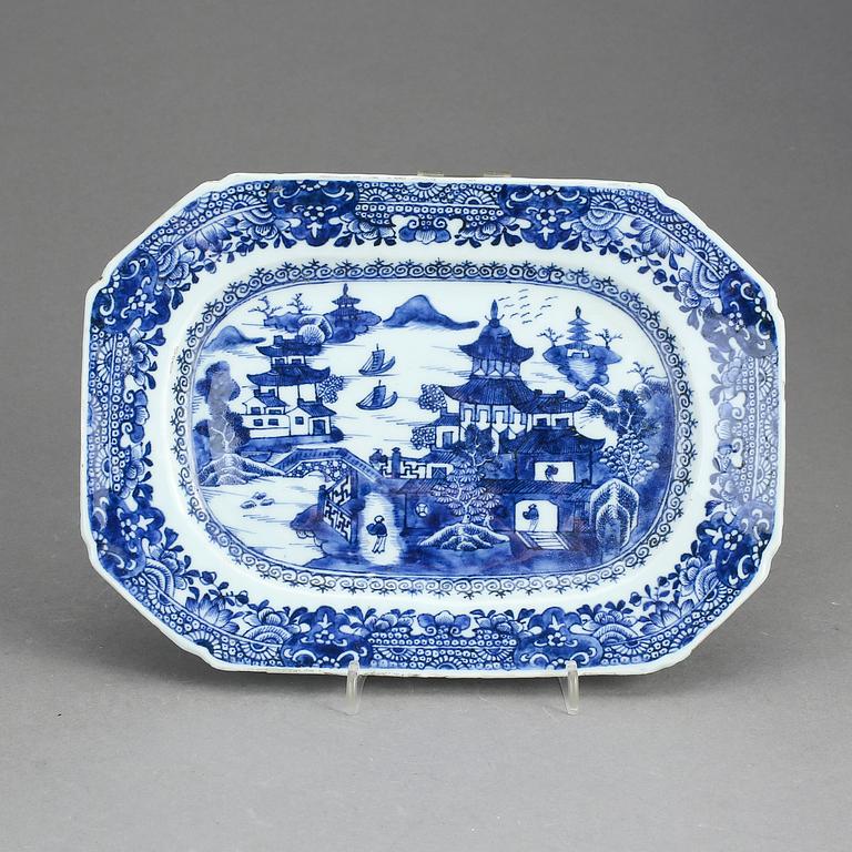 STEKFAT, porslin, Kina, Qianlong (1736-95).
