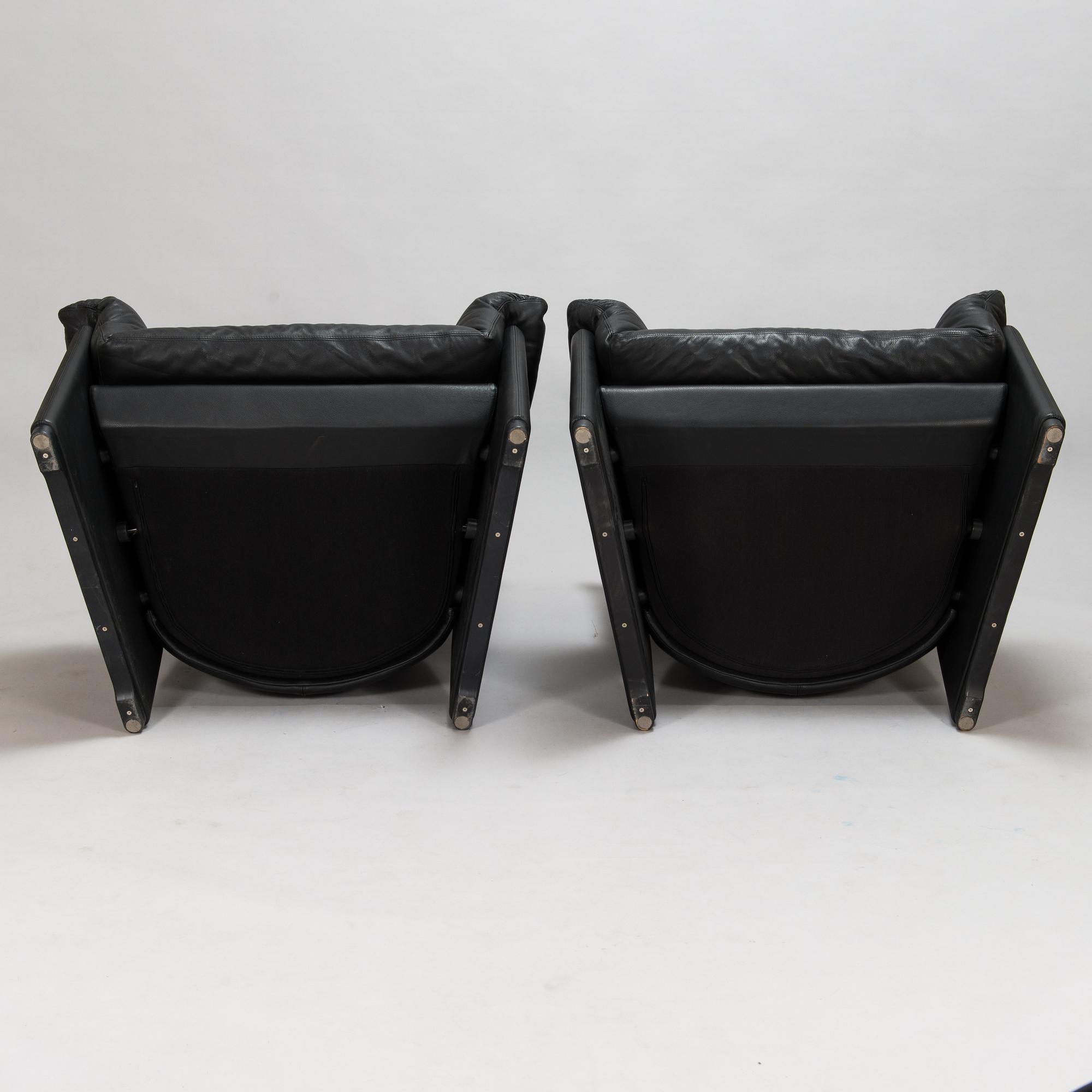 Vico Magistretti, a pair of 'Palmaria' armchairs for Cassina.