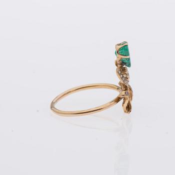 RING, smaragd, briljantslipade diamanter, 18K guld. Sovjetunionen.