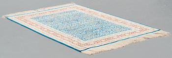 MATTO, old silk Hereke, ca 143,5 x 102,5 cm (+ the ends have 1,5 cm flat weave on each side).