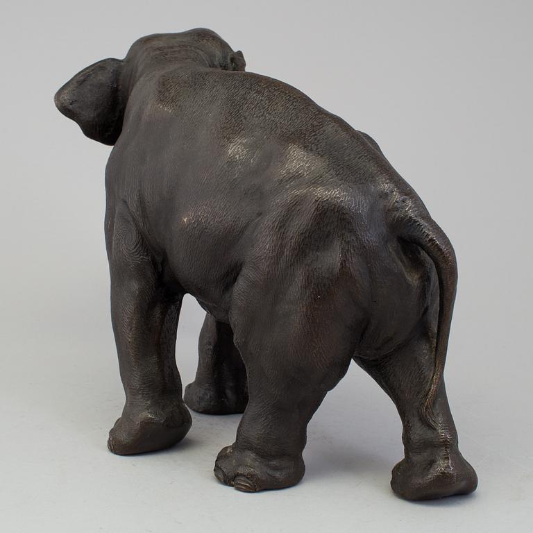 A japanese bronze sculpture of an elephant, Meiji period (1868-1912).
