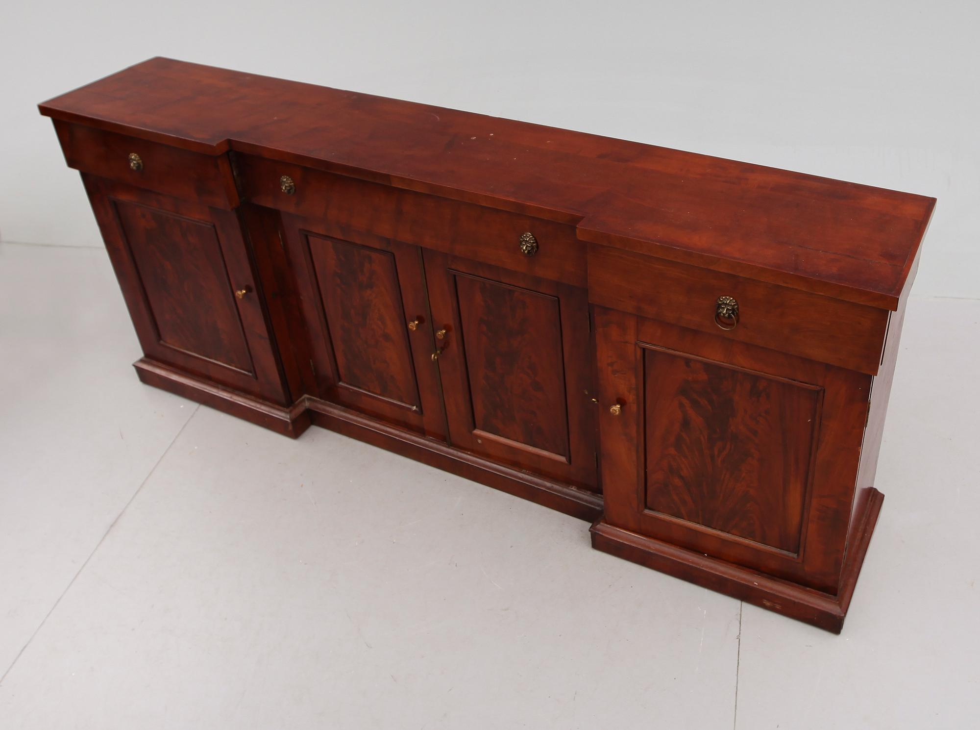 SIDEBOARD, England, 1900-talets första hälft.
