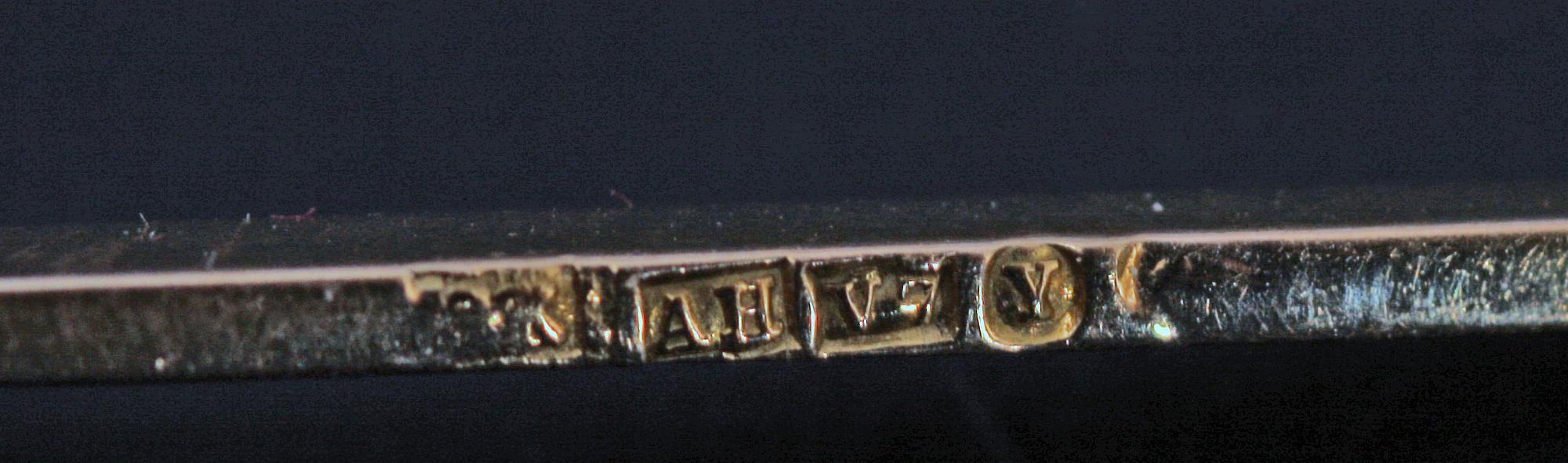 BROSCHNÅL, 18 K guld med pärla, 1923.