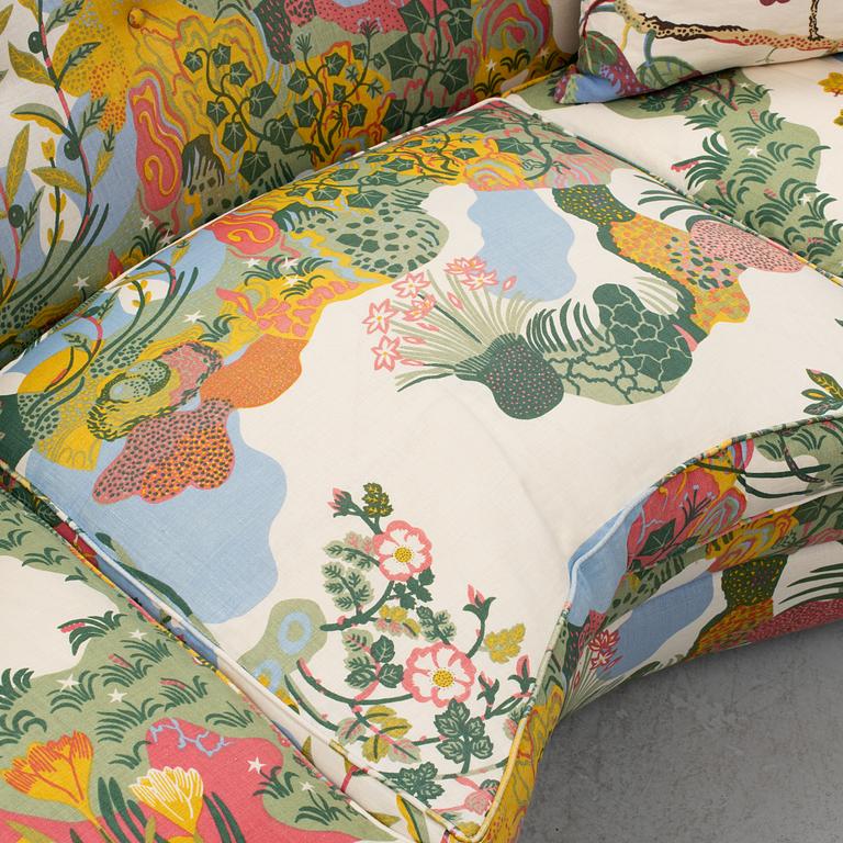 Josef Frank, a model 968 sofa, Firma Svenskt Tenn.