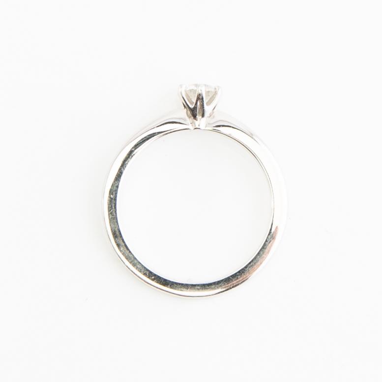 Ring, 18k white gold with brilliant-cut diamond.