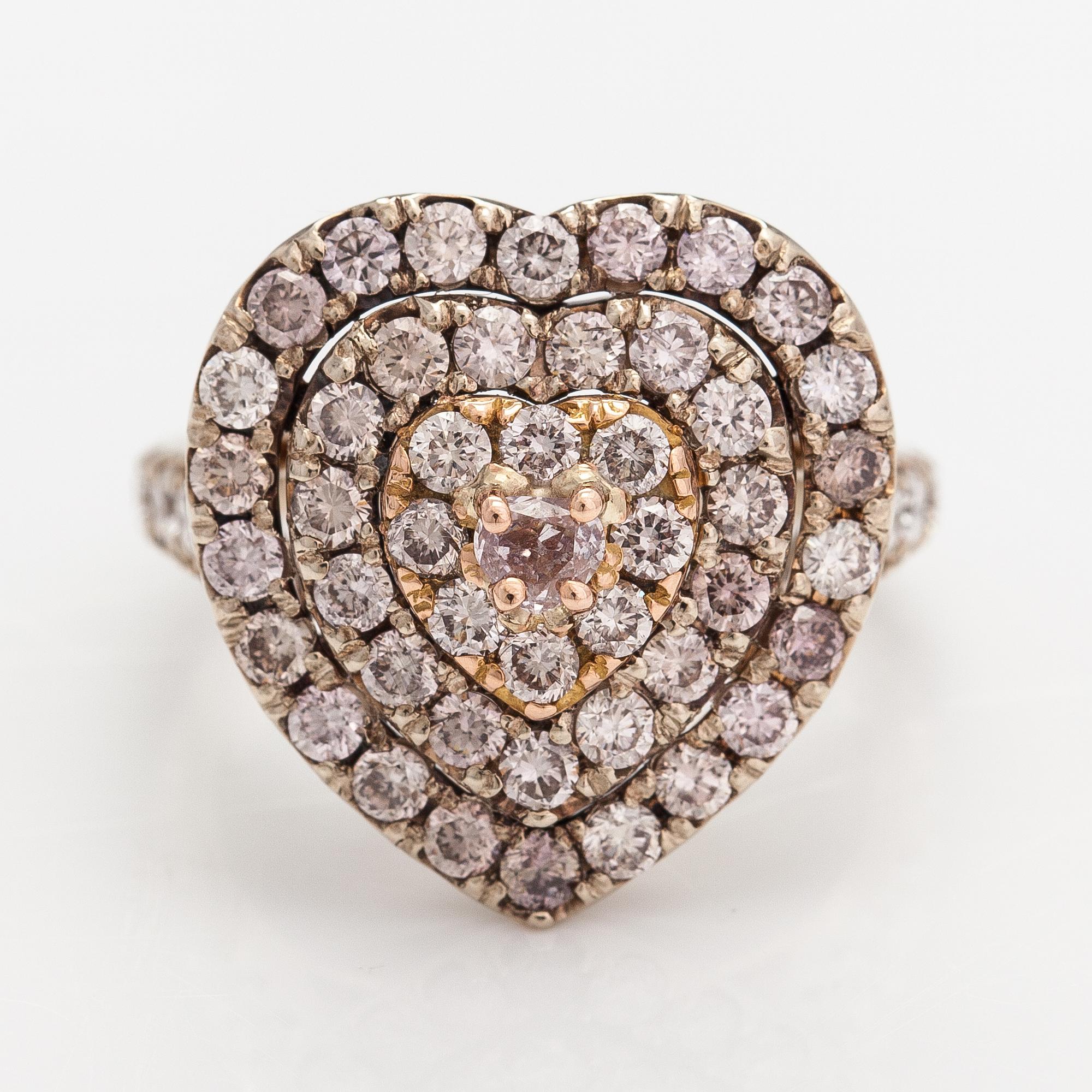 Sormus, 18K valkokultaa ja timantteja n. 2.77 ct yht.