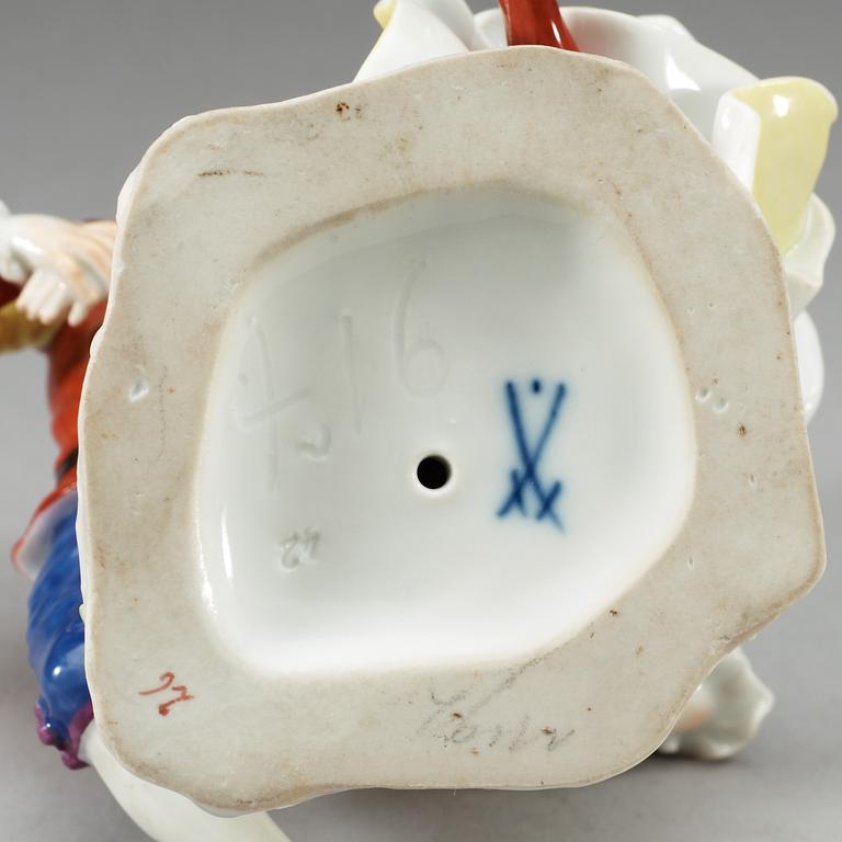 A Meissen figurine of a dancing couple, 1920's.