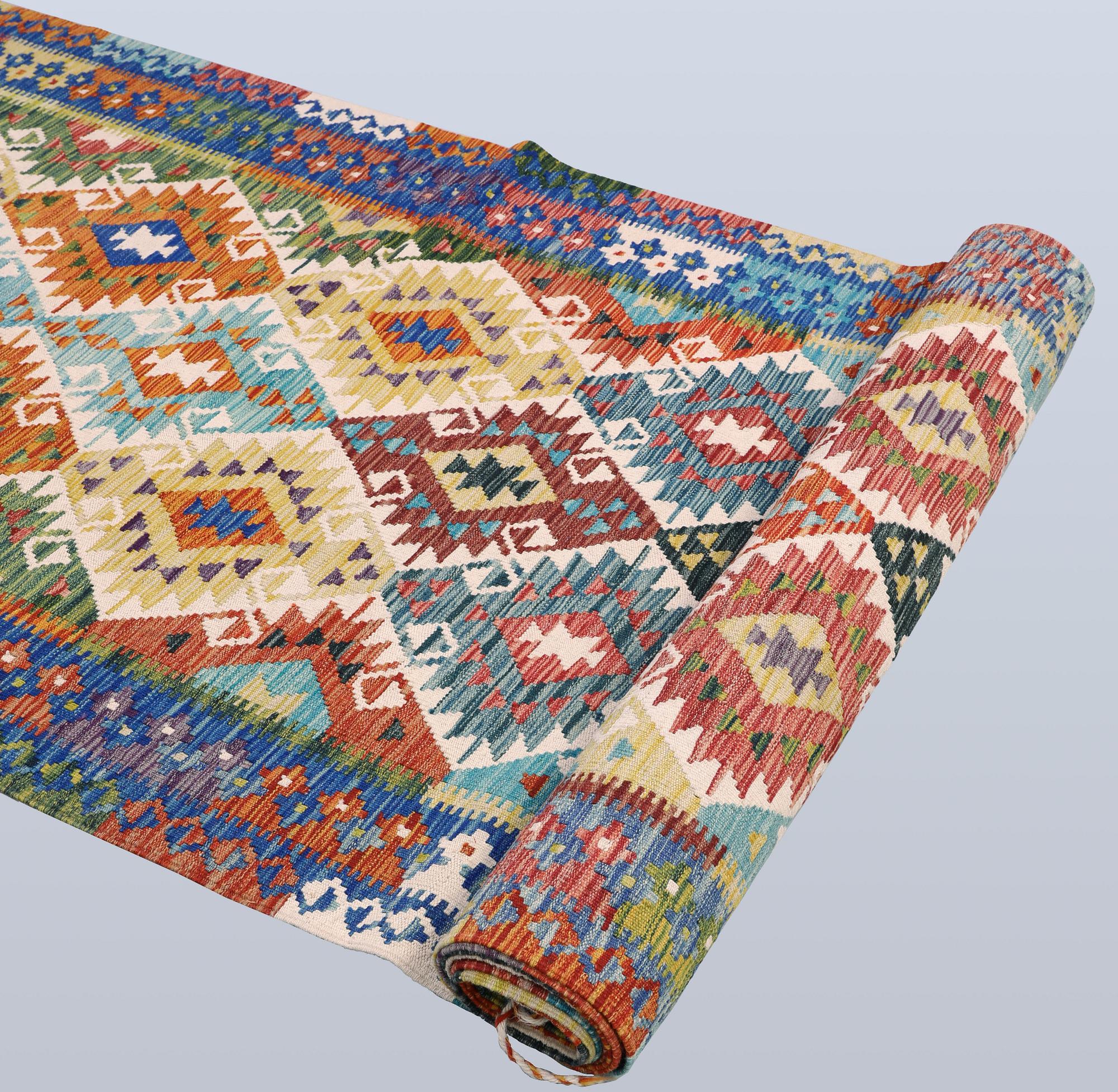 Gallerimatta, Kelim, ca 892 x 122 cm.
