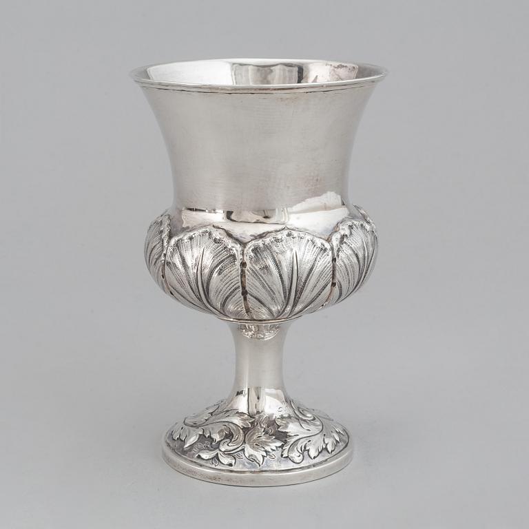 An English 19th century silver cup, unidentified makers mark, London 1835.