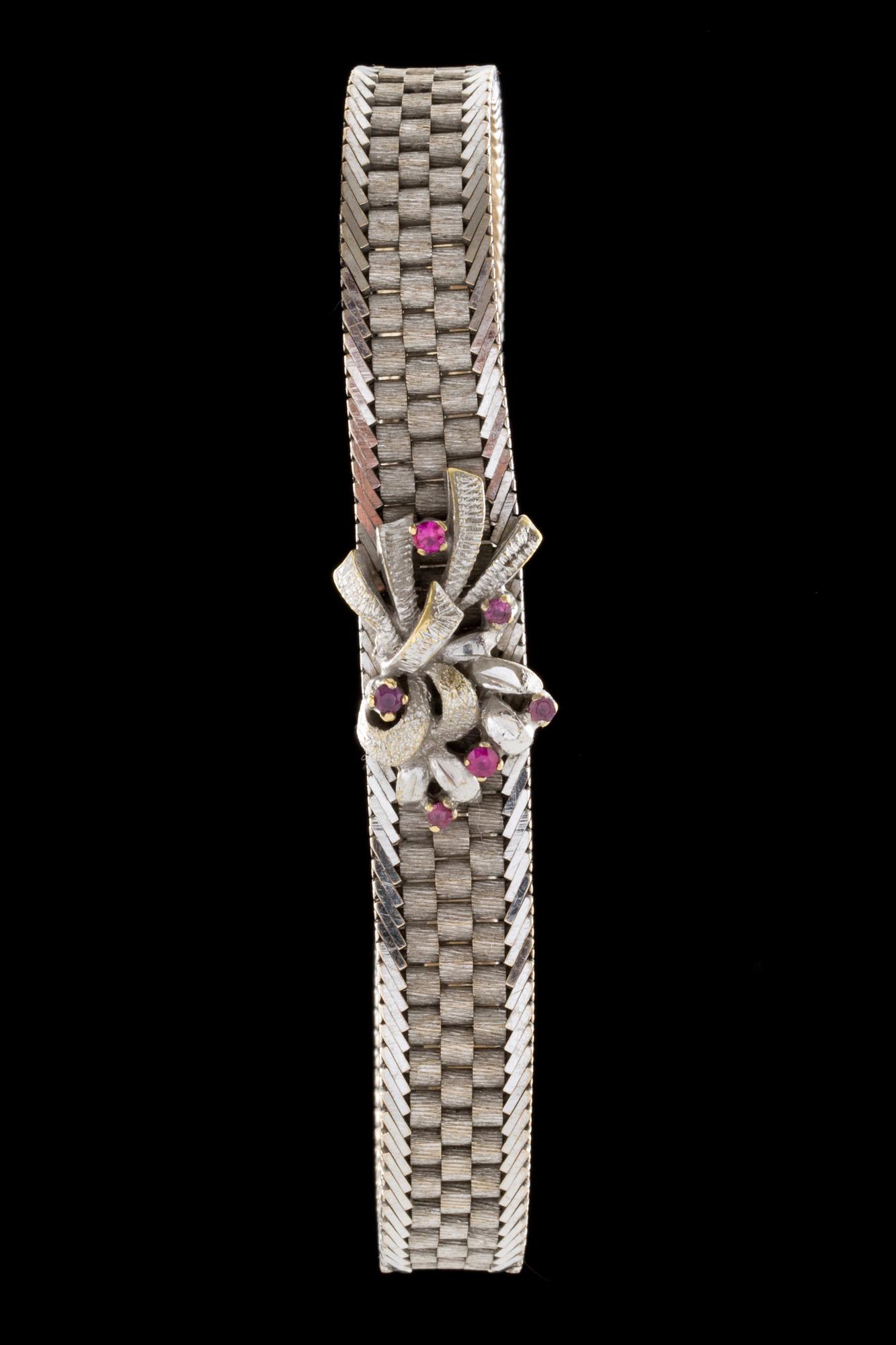 ARMLÄNK, 18k vitguld med rosa safirer. Vikt ca 30 g.