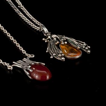 ERÄ KAULAKORUJA, 4 kpl. Hopeaa. Paino 177 g.