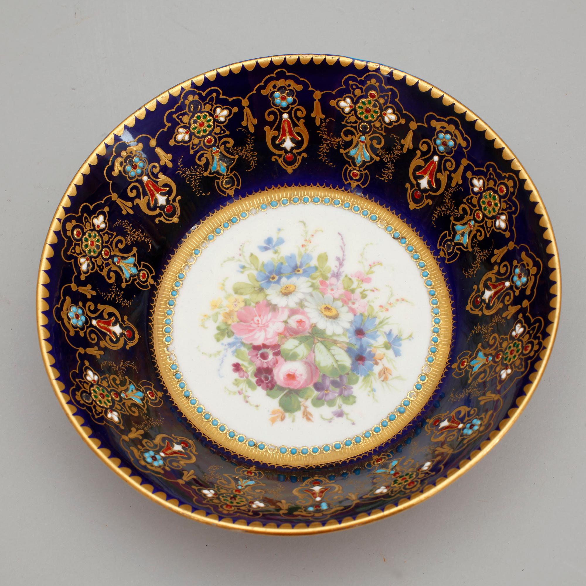 KOPP MED FAT, porslin, Sevres, Frankrike, 1800-tal.