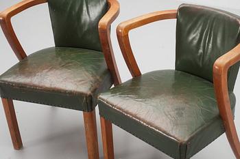 KARMSTOLAR, ett par, Svenska Möbelfabriken, 1900-talets första hälft.