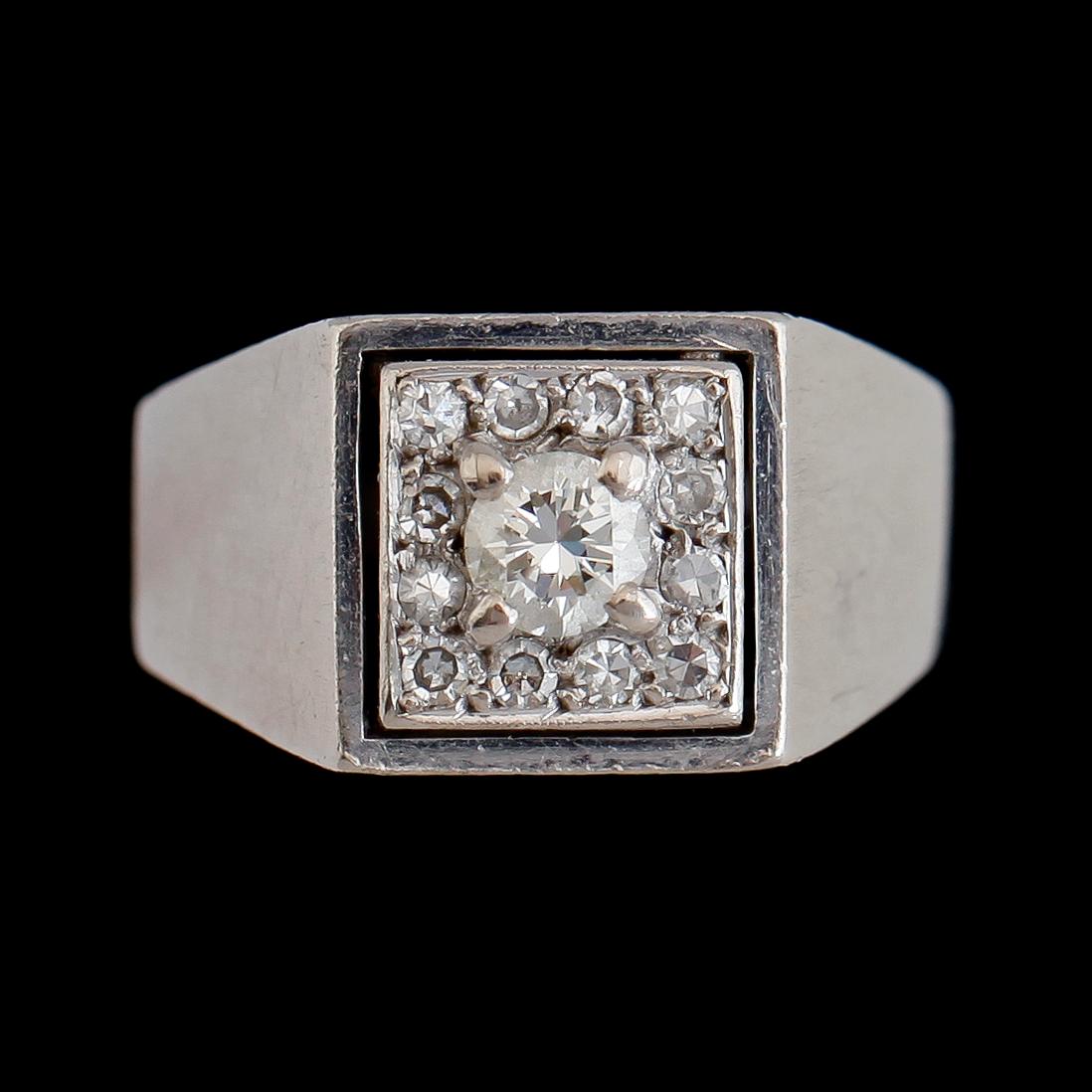 RING, 18K vitguld, med diamanter tot ca 0.47 ct.