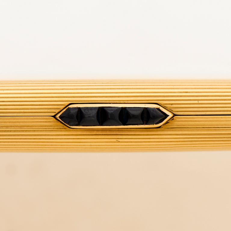 Cartier Art Deco cigarettetui 18K guld med svart emalj och safirer.