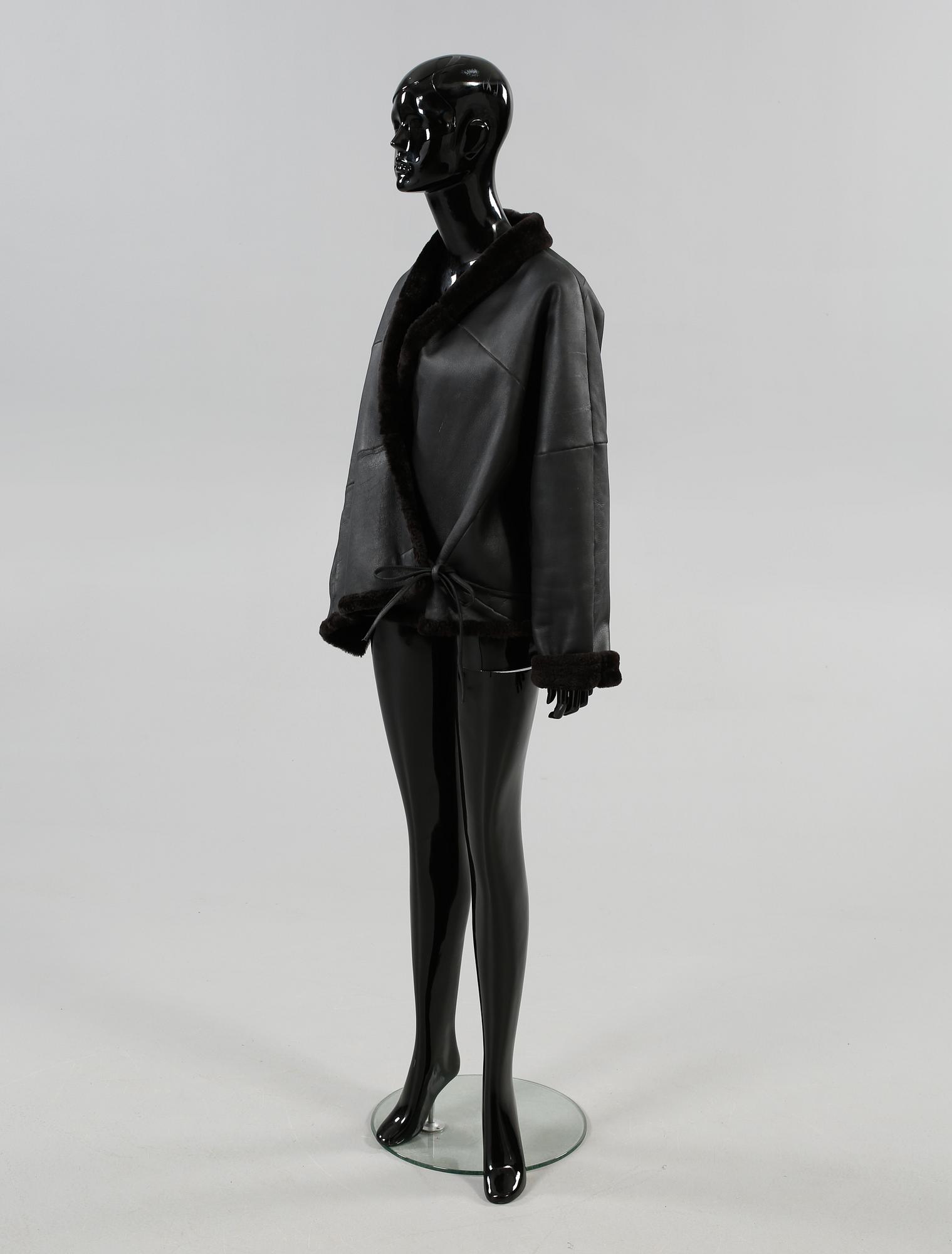 JACKA, Max Mara.