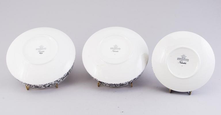 RICHARD LINDH, A 42-pcs set of Arabia dinnerware with 'Talvikki' decoration by Raija Uosikkinen, Finland 1964-1975.