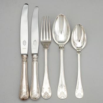BESTICKSERVISDELAR, silver, Guldsmedsaktibolaget, Stockholm, 1900-talets första hälft. Totalvikt: ca 4700 gram.
