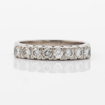 Ring in 18K white gold with brilliant-cut diamonds.