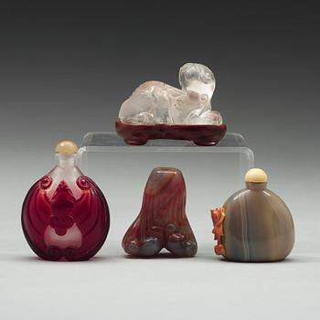 A group of three snuff bottles and a rock chrystal figure, 20th century.