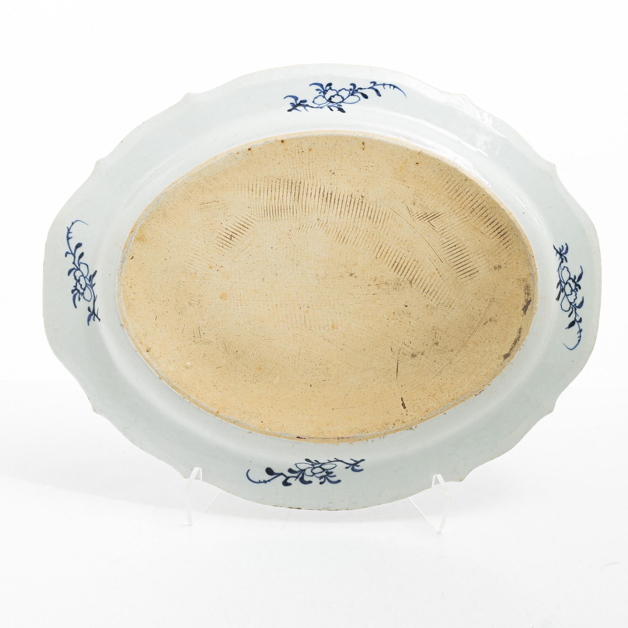 A blue and white serving dish, Qing dynasty, Qianlong (1736-95).