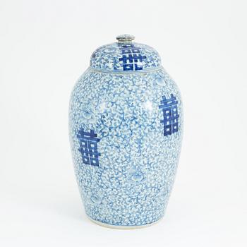 Urna med lock, porslin Kina, sen Qingdynasti 18/1900-tal.