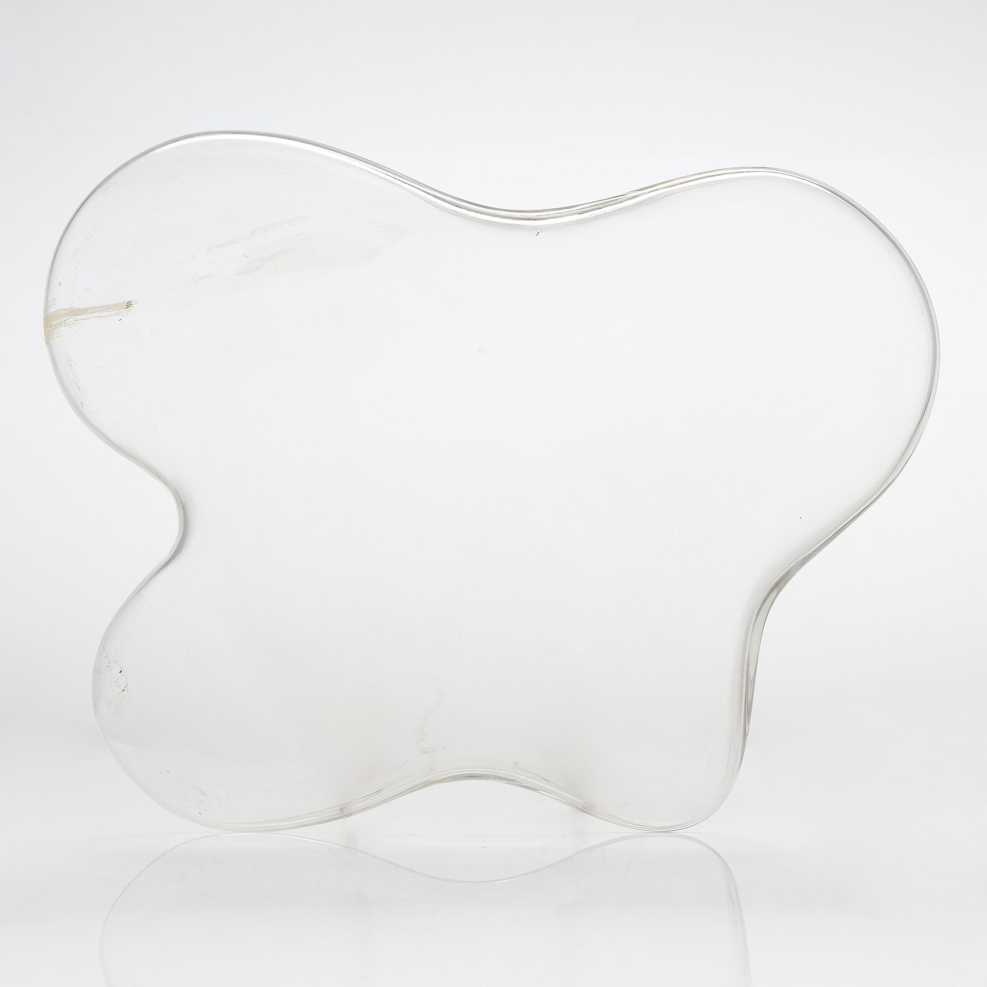 Alvar Aalto, a '3034' dish signed Alvar Aalto 3034. Manufactured by Iittala early 1960s.