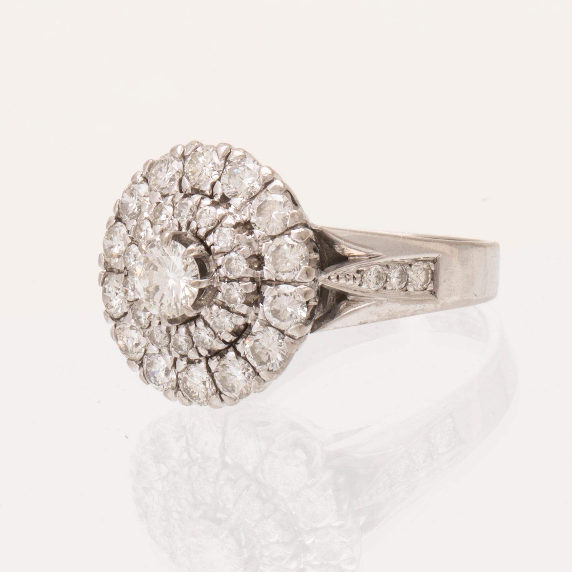 An 18K white gold ring/cocktail ring with round brilliant-cut diamonds, Petterssons Eftr Juvelerar Ab Joh Stockholm 1945.