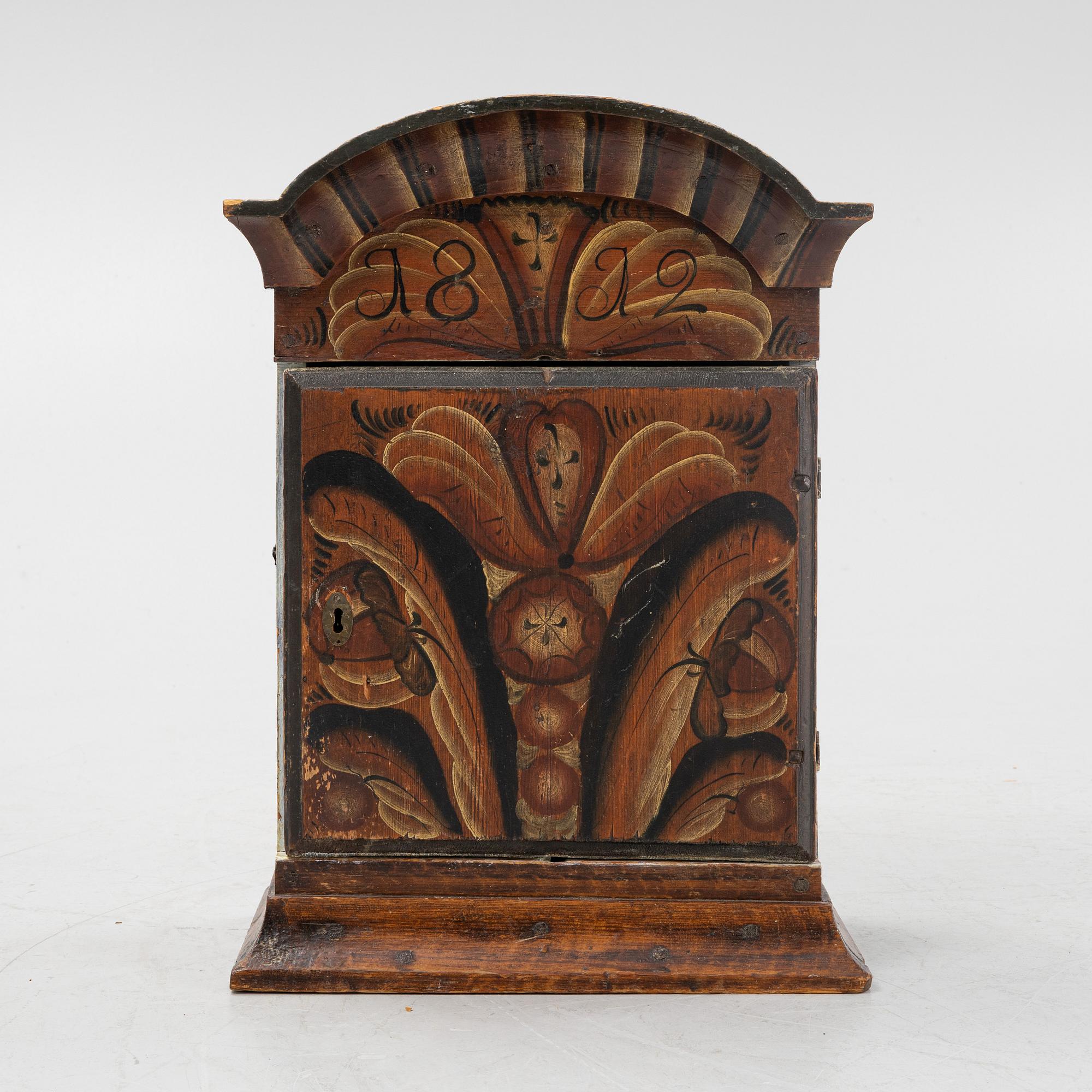 Hängskåp, allmoge Dalarna, daterat 1812.