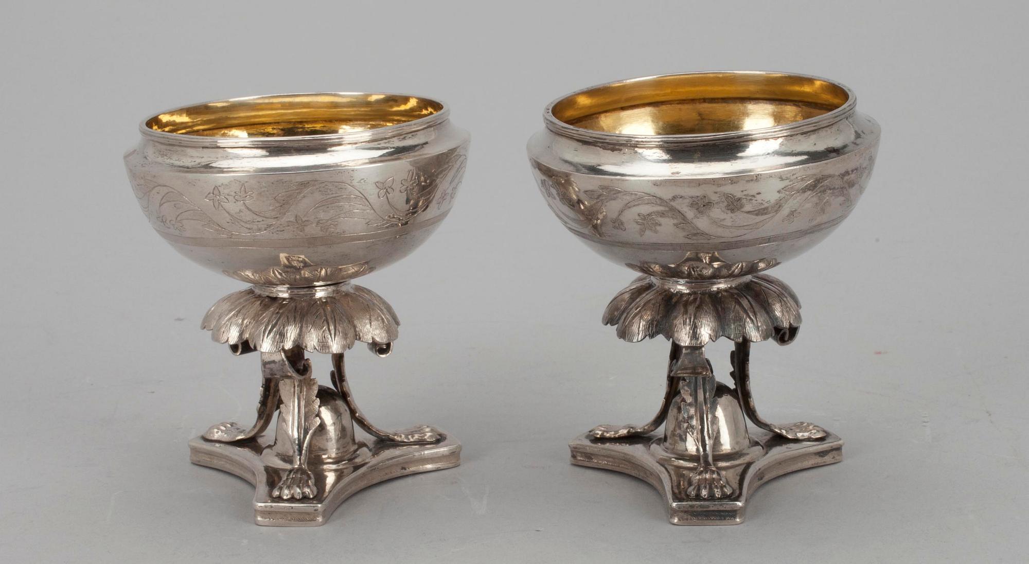 SALTKAR, ett par, silver, empire, Finland/Sverige 1810-30. Ostämplade. Vikt 147 g.